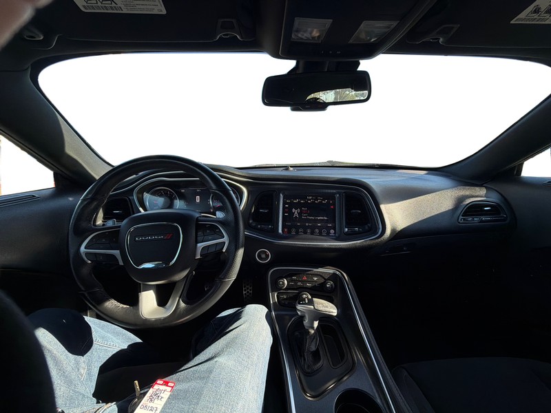 Dodge Challenger Vehicle Full-screen Gallery Image 14