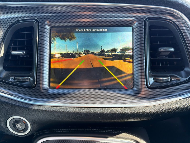 Dodge Challenger Vehicle Full-screen Gallery Image 16