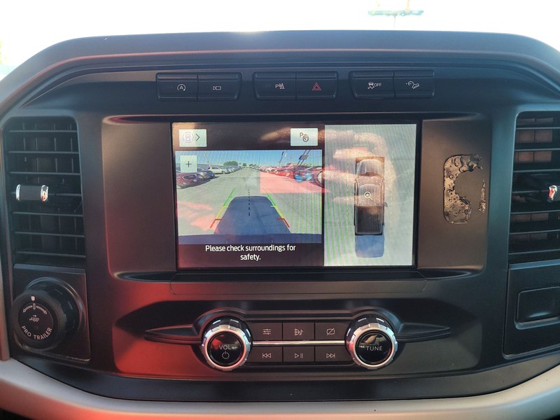 Ford F-150 Vehicle Full-screen Gallery Image 17