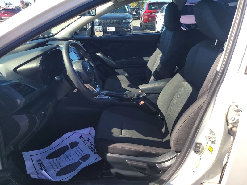 Subaru Impreza Vehicle Full-screen Gallery Image 09