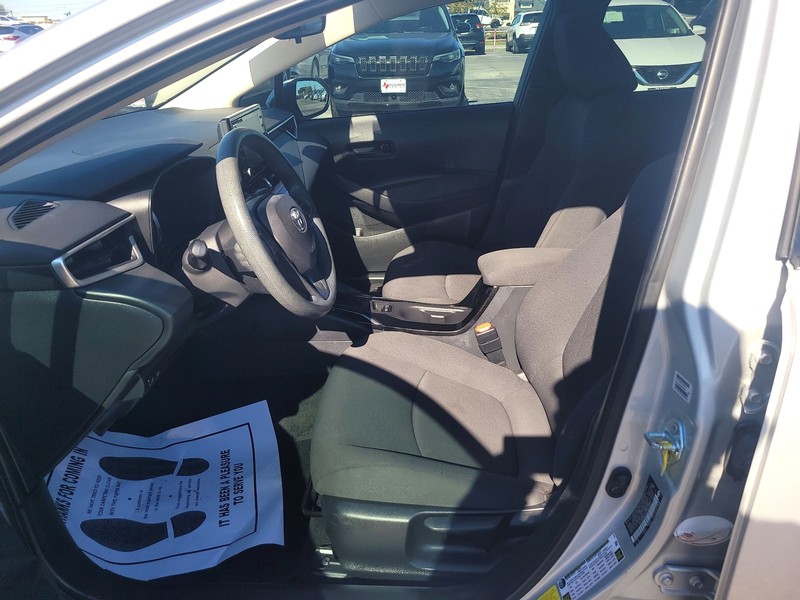 Toyota Corolla Vehicle Full-screen Gallery Image 09