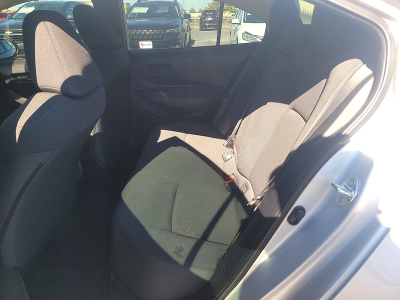 Toyota Corolla Vehicle Full-screen Gallery Image 10