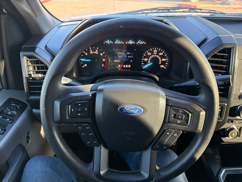 Ford F-150 Vehicle Full-screen Gallery Image 14