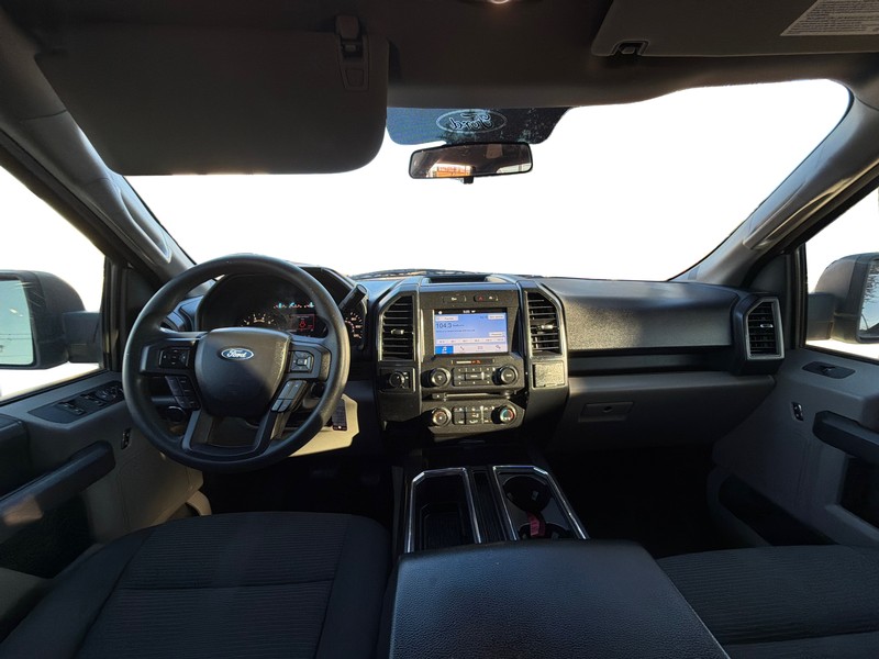 Ford F-150 Vehicle Full-screen Gallery Image 15