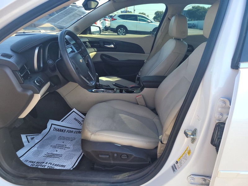 Chevrolet Malibu Vehicle Full-screen Gallery Image 9