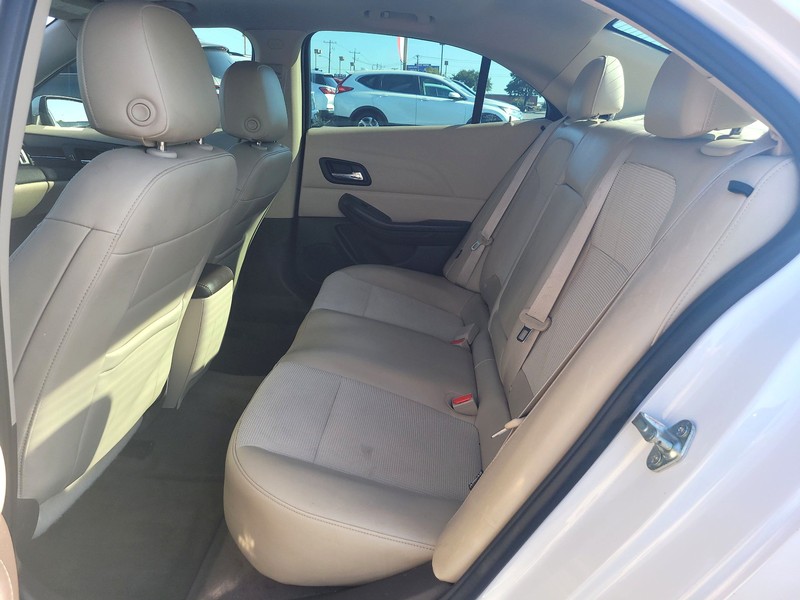 Chevrolet Malibu Vehicle Full-screen Gallery Image 10