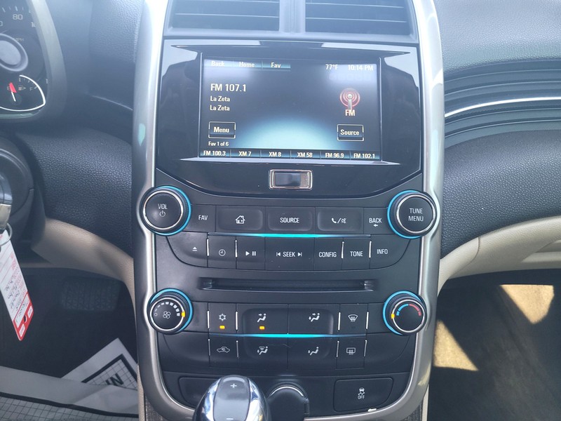 Chevrolet Malibu Vehicle Full-screen Gallery Image 11