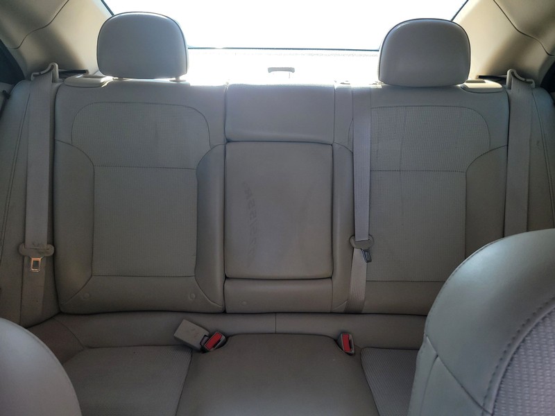 Chevrolet Malibu Vehicle Full-screen Gallery Image 12