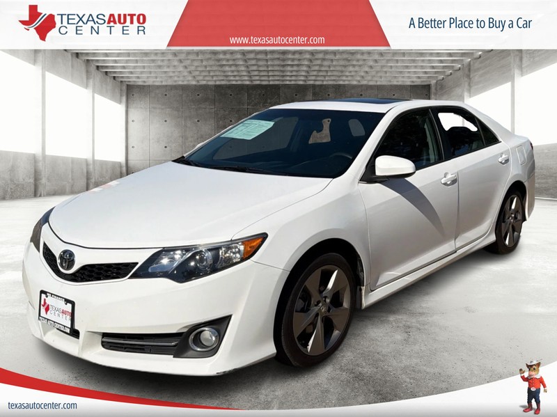 Toyota Camry Vehicle Full-screen Gallery Image 02