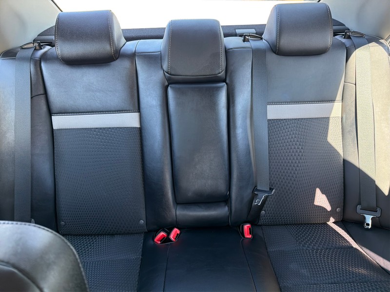 Toyota Camry Vehicle Full-screen Gallery Image 13