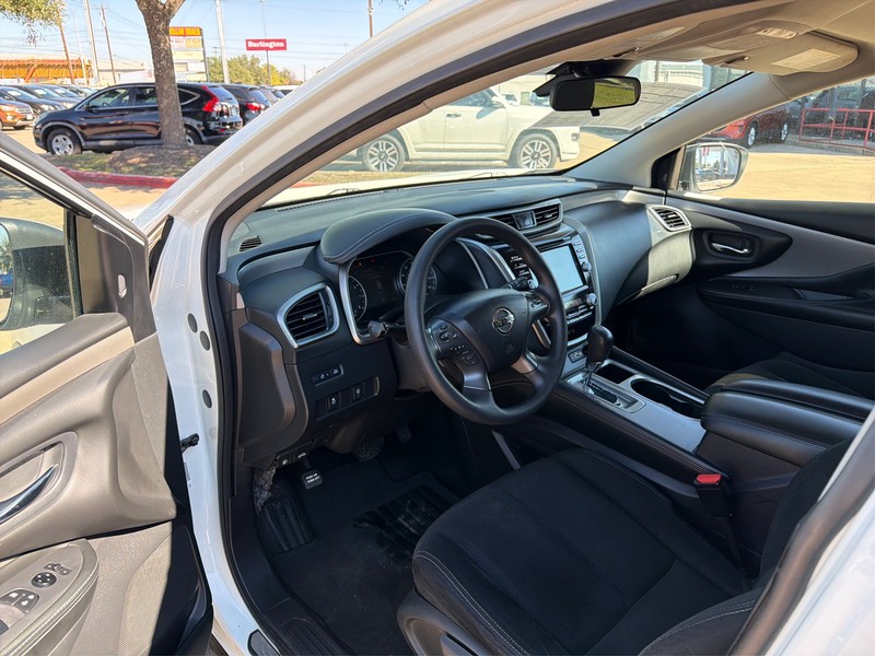 Nissan Murano Vehicle Full-screen Gallery Image 09