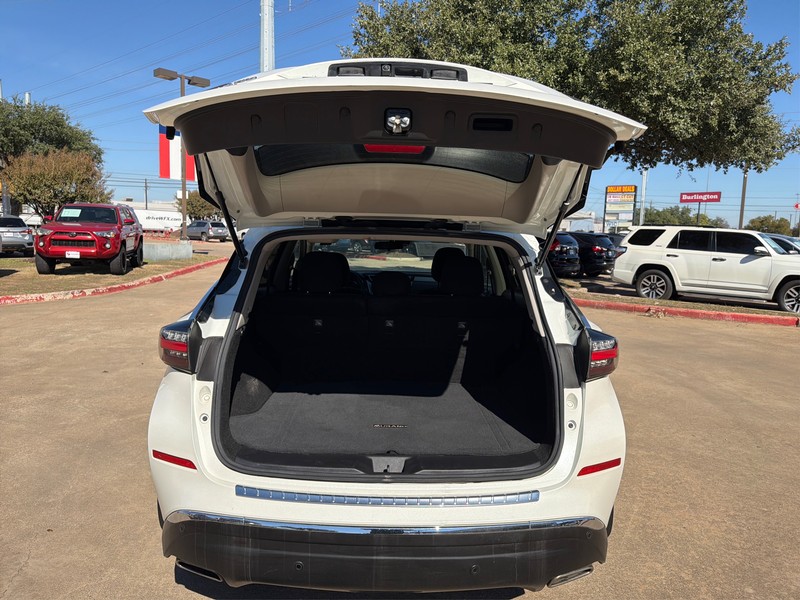 Nissan Murano Vehicle Full-screen Gallery Image 11