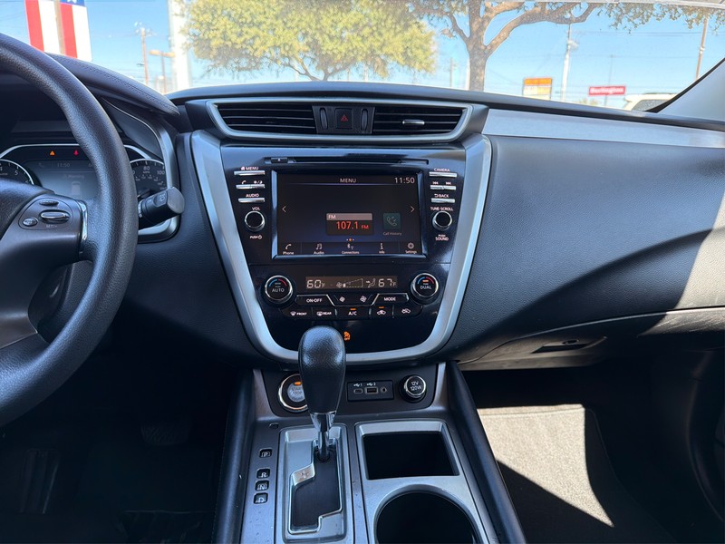 Nissan Murano Vehicle Full-screen Gallery Image 12