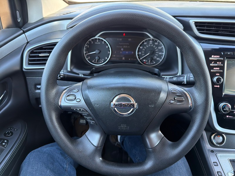 Nissan Murano Vehicle Full-screen Gallery Image 14