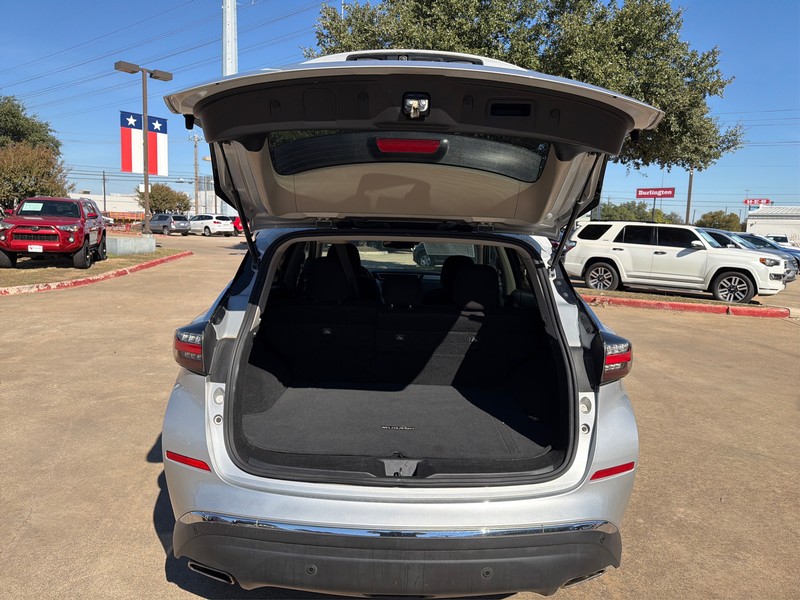 Nissan Murano Vehicle Full-screen Gallery Image 11