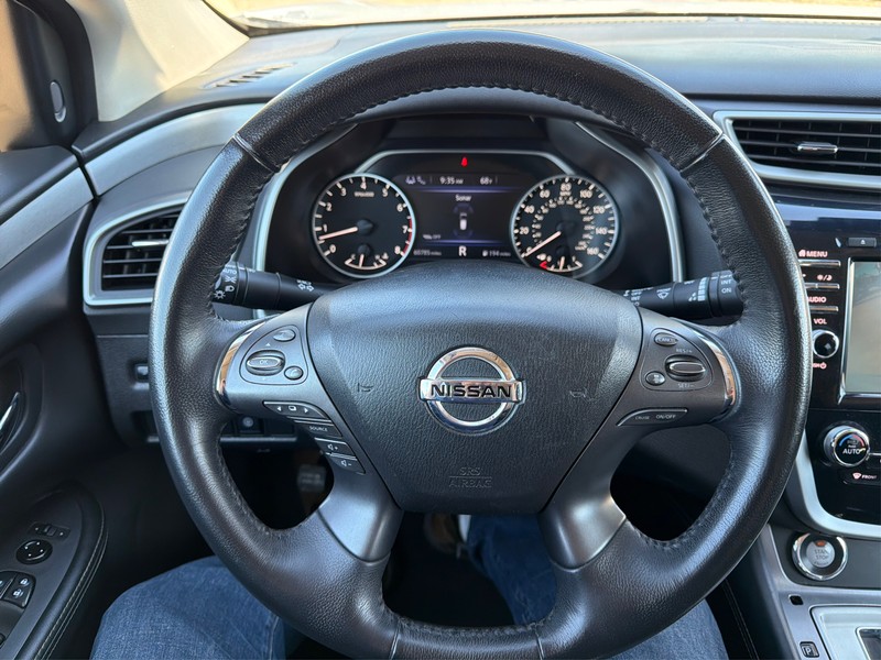 Nissan Murano Vehicle Full-screen Gallery Image 14