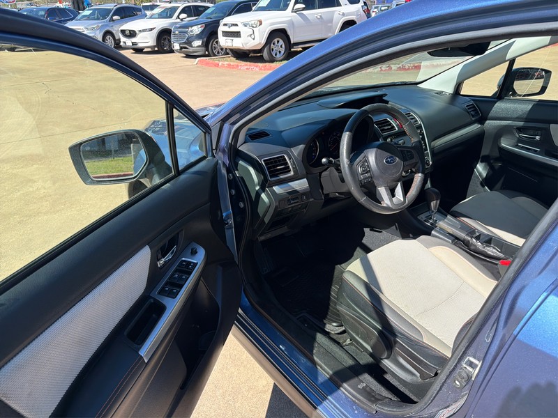 Subaru Crosstrek Vehicle Full-screen Gallery Image 09