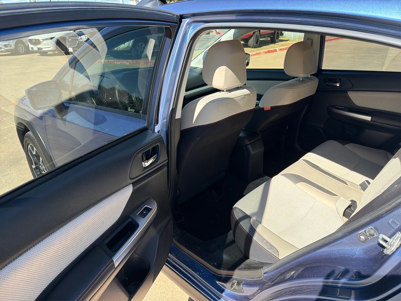 Subaru Crosstrek Vehicle Full-screen Gallery Image 10