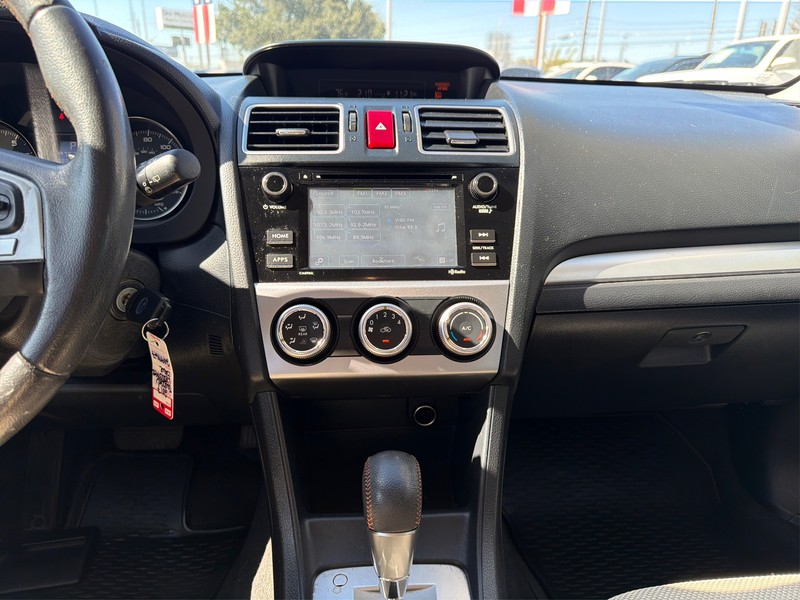 Subaru Crosstrek Vehicle Full-screen Gallery Image 12