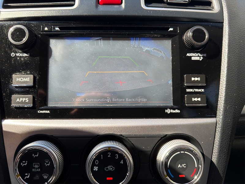 Subaru Crosstrek Vehicle Full-screen Gallery Image 17