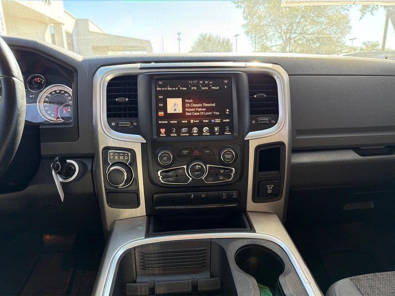 Ram 1500 Vehicle Full-screen Gallery Image 12