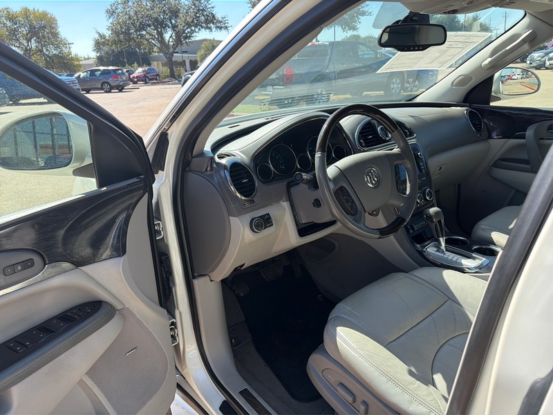 Buick Enclave Vehicle Full-screen Gallery Image 09