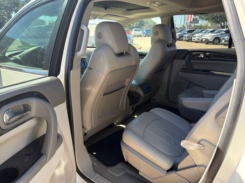 Buick Enclave Vehicle Full-screen Gallery Image 10