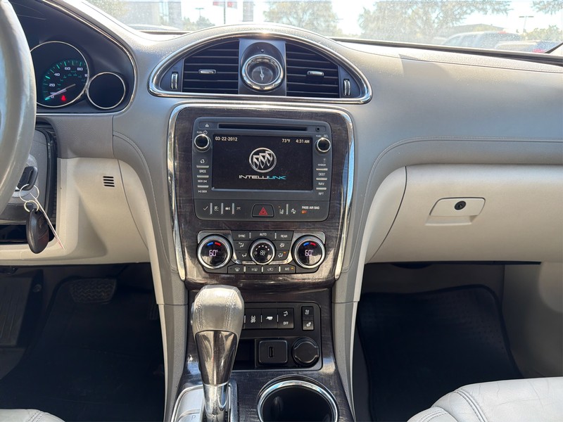 Buick Enclave Vehicle Full-screen Gallery Image 12