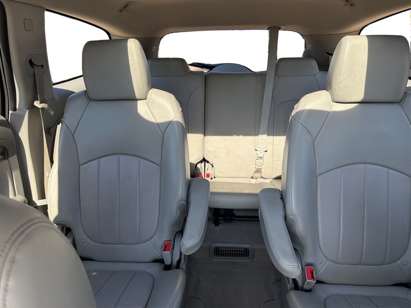 Buick Enclave Vehicle Full-screen Gallery Image 13