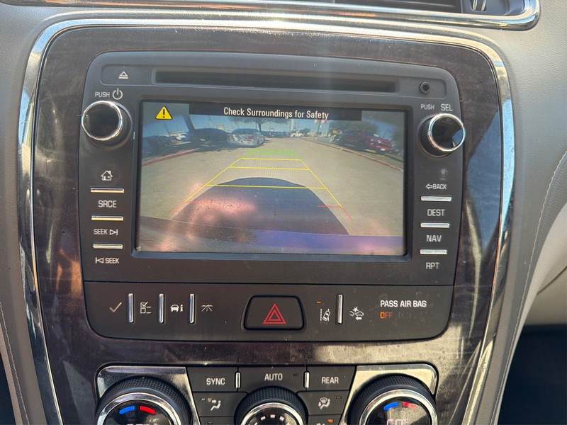 Buick Enclave Vehicle Full-screen Gallery Image 18