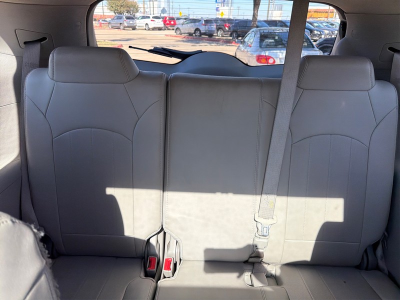 Buick Enclave Vehicle Full-screen Gallery Image 19