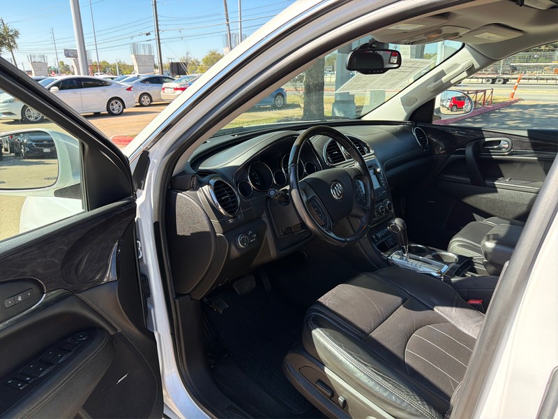 Buick Enclave Vehicle Full-screen Gallery Image 09
