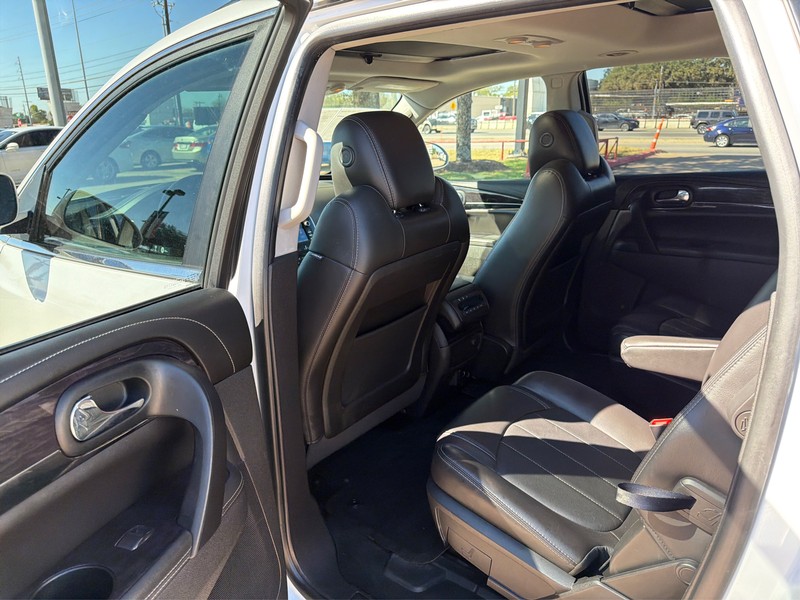 Buick Enclave Vehicle Full-screen Gallery Image 10