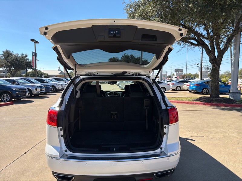 Buick Enclave Vehicle Full-screen Gallery Image 11