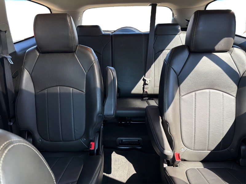 Buick Enclave Vehicle Full-screen Gallery Image 13