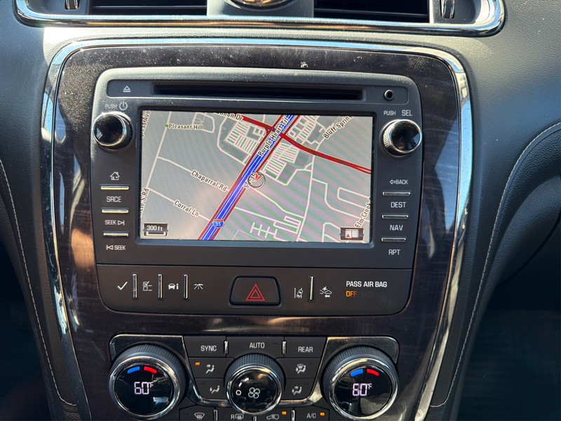 Buick Enclave Vehicle Full-screen Gallery Image 17