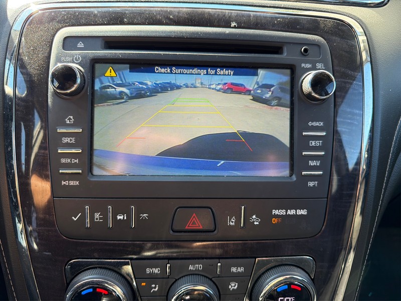 Buick Enclave Vehicle Full-screen Gallery Image 18