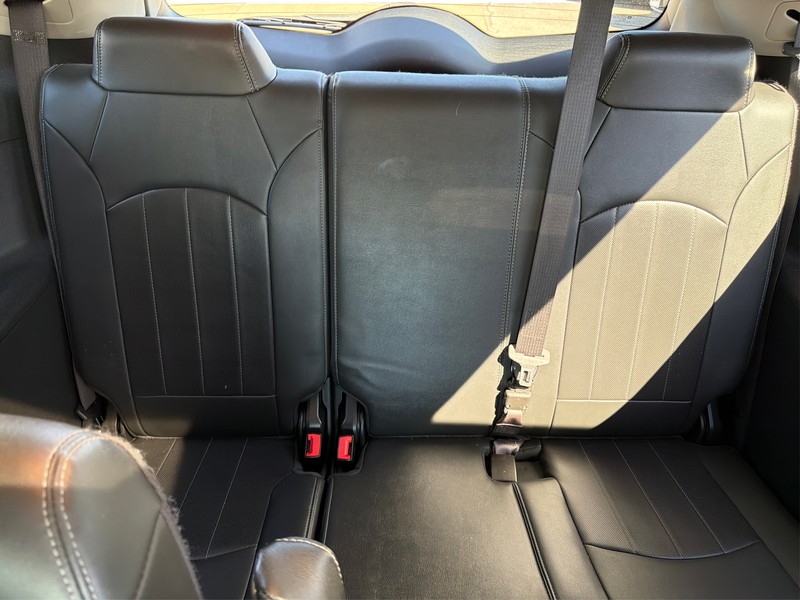 Buick Enclave Vehicle Full-screen Gallery Image 19