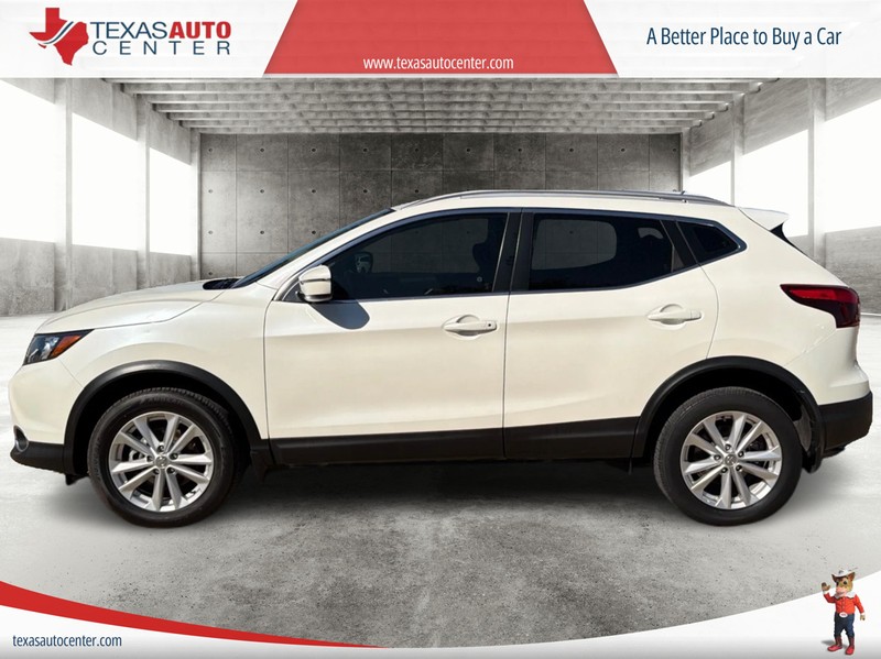 Nissan Rogue Sport Vehicle Full-screen Gallery Image 5