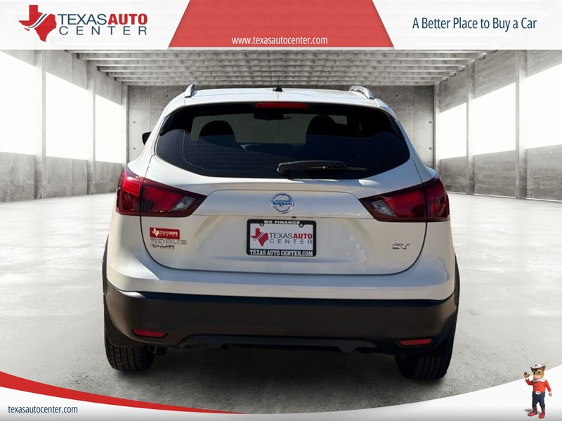 Nissan Rogue Sport Vehicle Full-screen Gallery Image 6