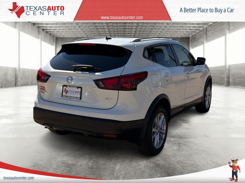 Nissan Rogue Sport Vehicle Full-screen Gallery Image 7