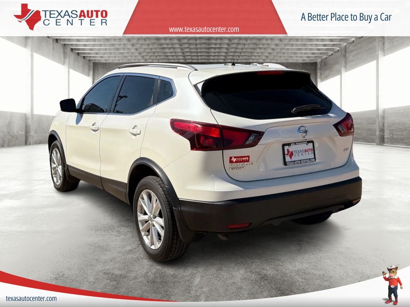 Nissan Rogue Sport Vehicle Full-screen Gallery Image 8