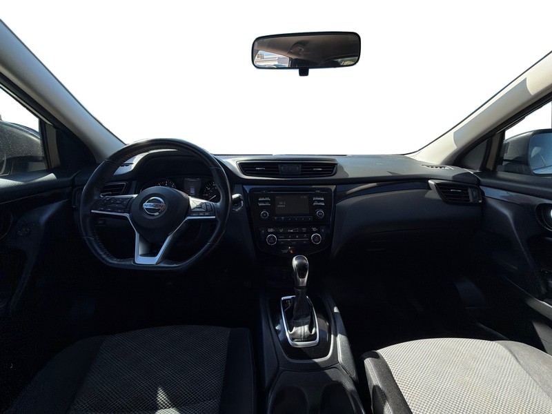 Nissan Rogue Sport Vehicle Full-screen Gallery Image 15