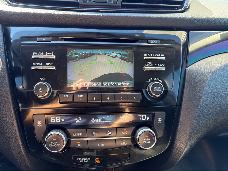 Nissan Rogue Sport Vehicle Full-screen Gallery Image 17