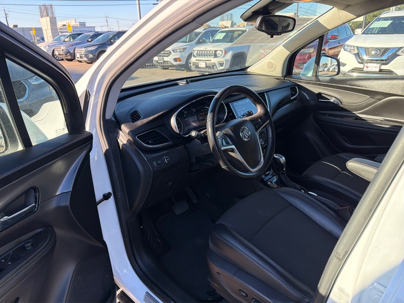 Buick Encore Vehicle Full-screen Gallery Image 09