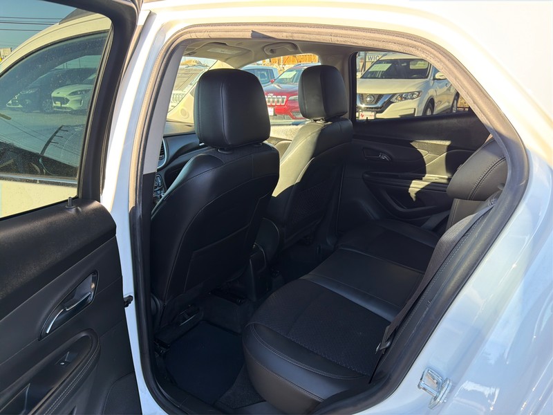 Buick Encore Vehicle Full-screen Gallery Image 10