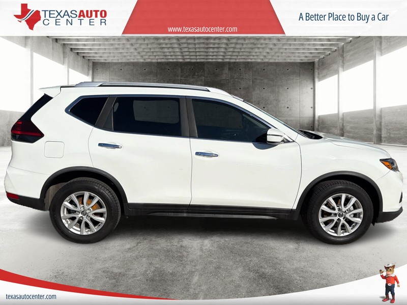 Nissan Rogue Vehicle Full-screen Gallery Image 04