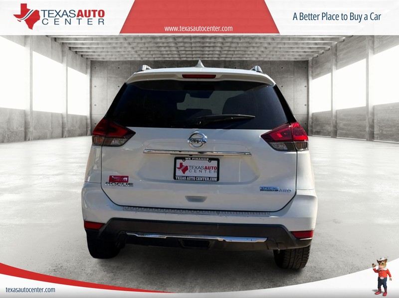 Nissan Rogue Vehicle Full-screen Gallery Image 06