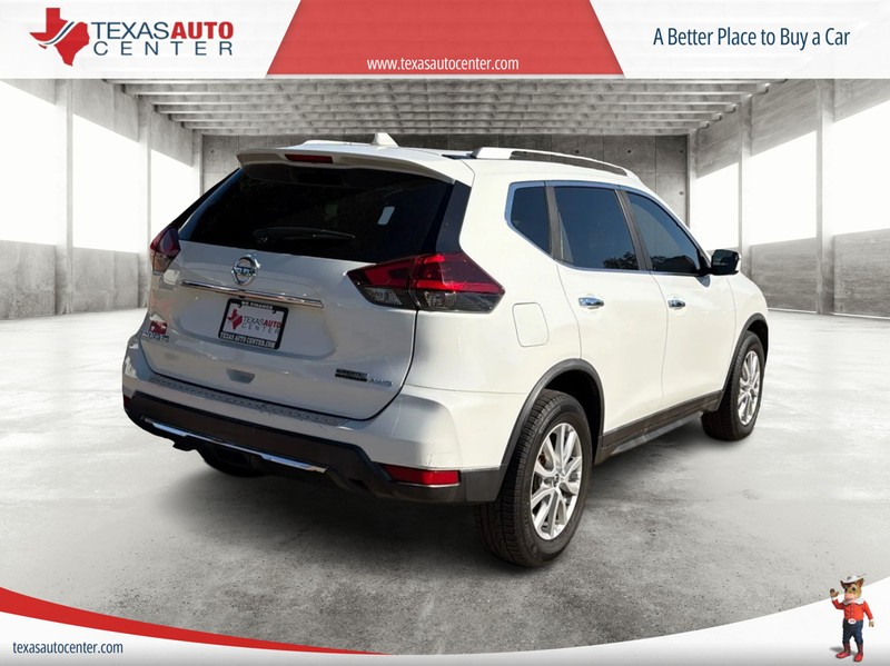 Nissan Rogue Vehicle Full-screen Gallery Image 07