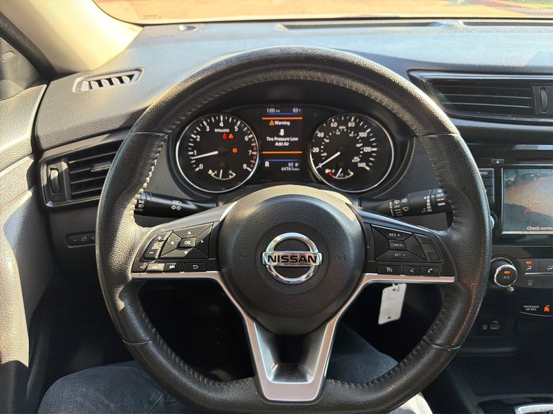 Nissan Rogue Vehicle Full-screen Gallery Image 13